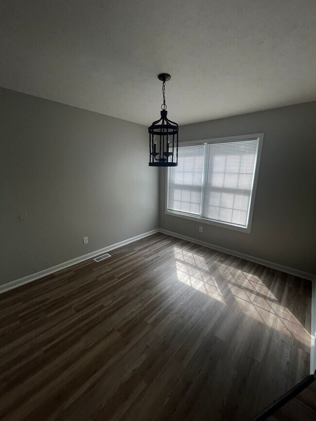 Building Photo - Beautifully renovated 3 bedroom house!