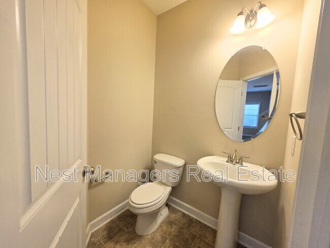 Building Photo - 389 Roanoke Dr