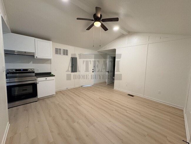 Building Photo - Beautifully updated 2-bedroom, 2-bathroom home