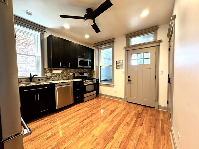 Building Photo - 2424 N Mozart St