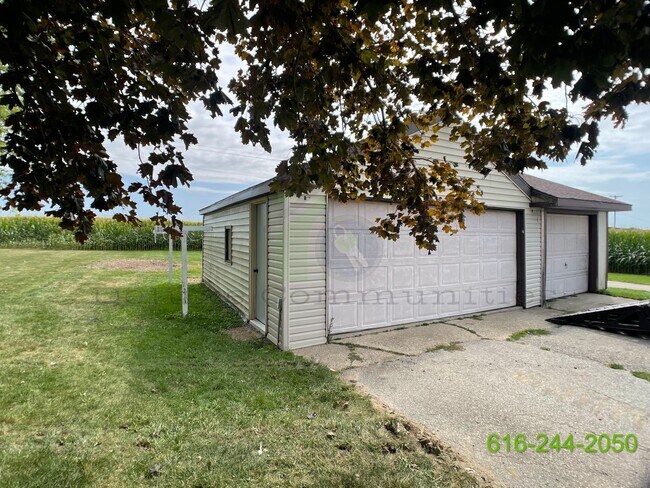 Building Photo - 3 Bedroom (with an extra room) Home Available in Marne, MI