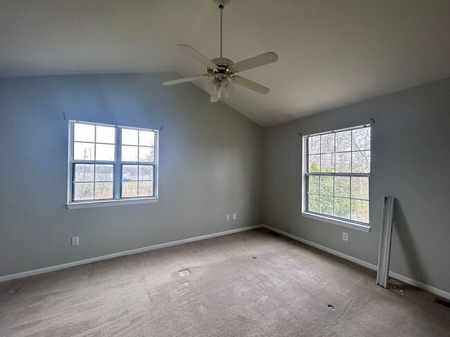 Building Photo - 281 Bay Pointe Dr
