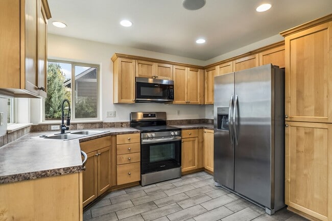 Building Photo - Cozy 3 Bed Home: New Carpet, Fully Fenced Yard & Near Old Mill