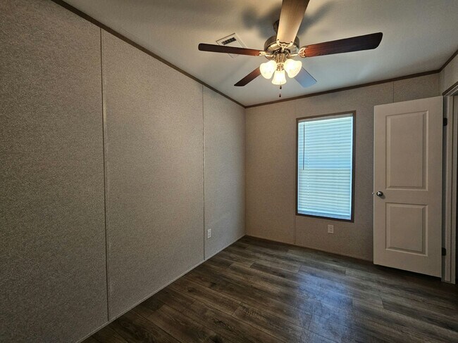 Building Photo - 601 Suwanee Dr
