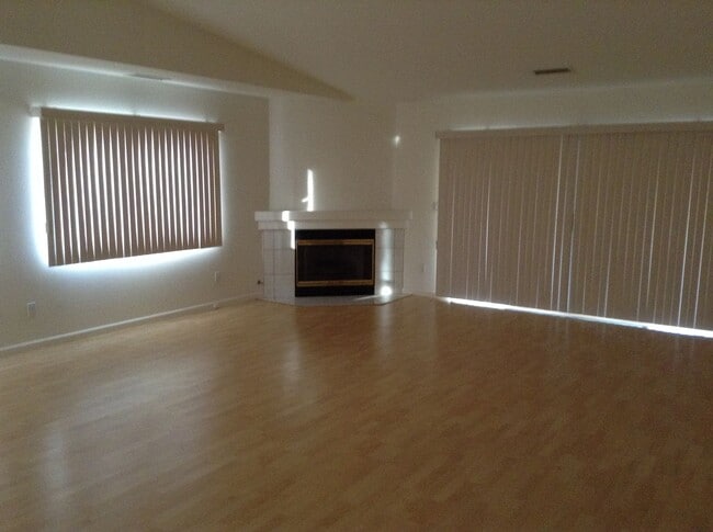 Building Photo - Cliff Rose - 3 Bedroom and 2 Bathroom