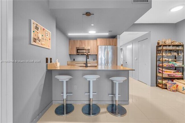 Building Photo - 488 NE 18th St