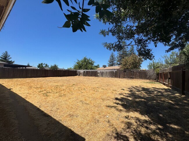 Building Photo - 205 Ashlan Way