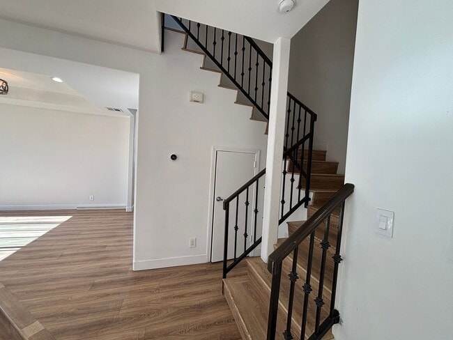 Building Photo - Remodeled 3 Bed 3 Bath Townhome for Rent in Glendale, CA