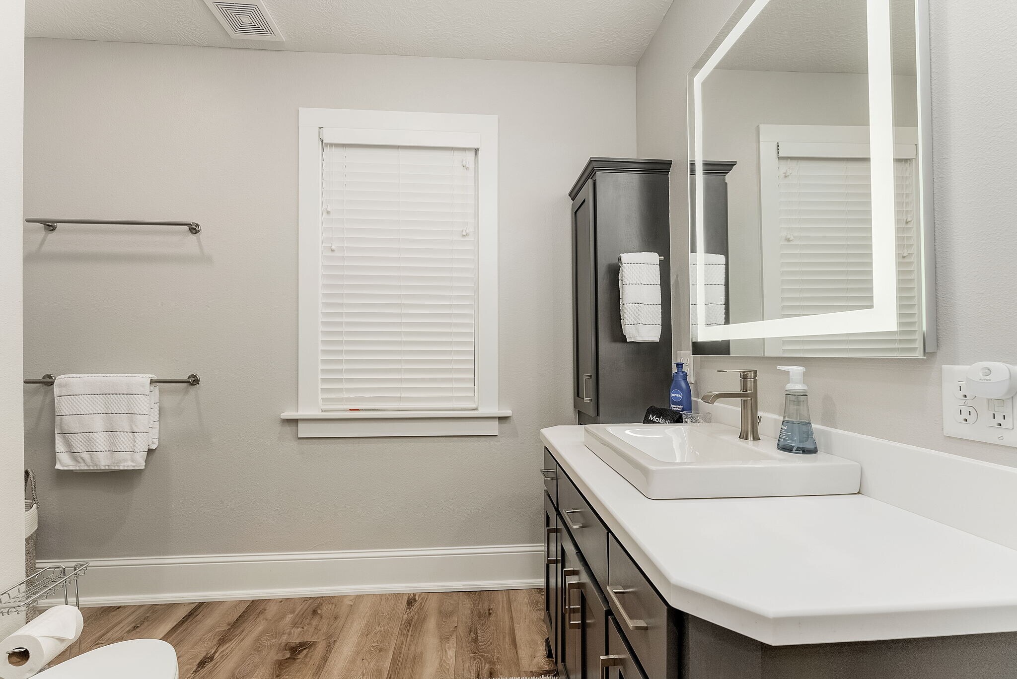 Bathroom - 709 S Phillips Ave