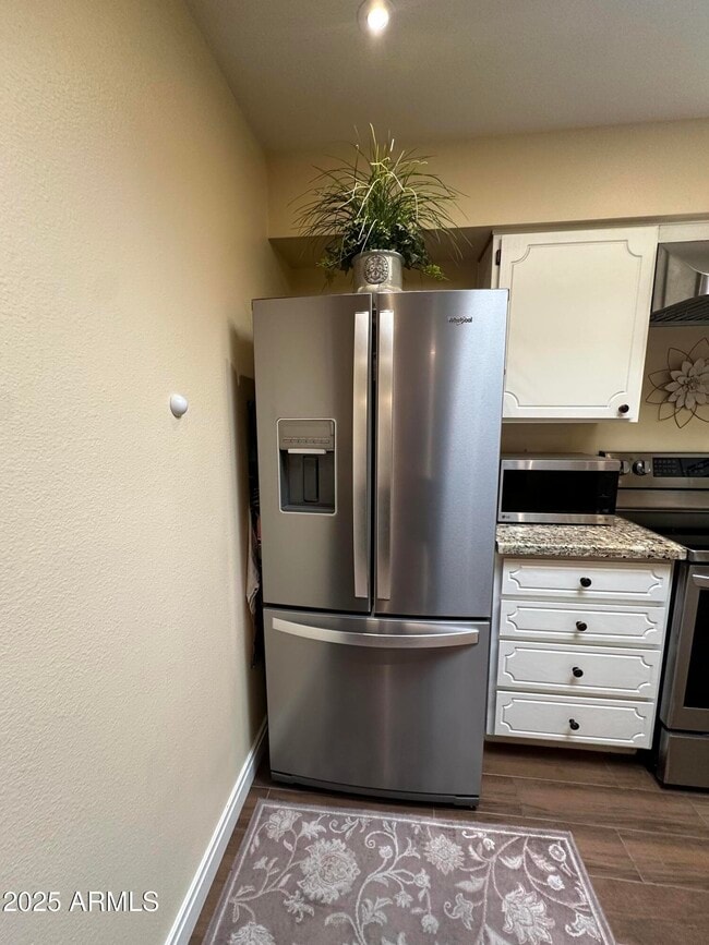 Building Photo - 4328 E Capri Ave