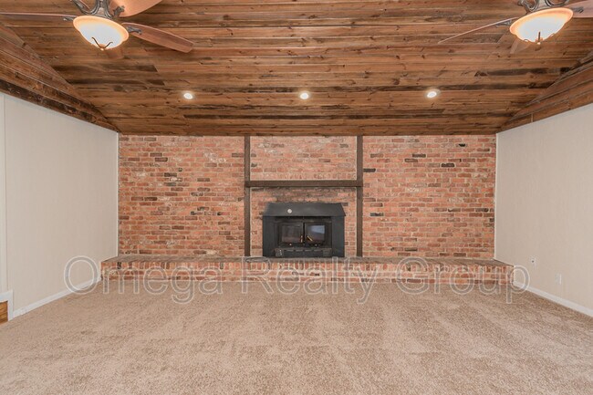 Building Photo - 1861 Gillespie Dr