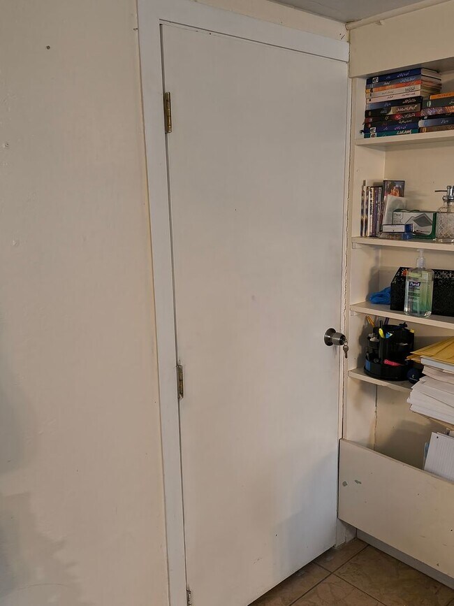 Building Photo - Cozy 3 BD/2 BATH Single Family Home With 2 Floors Located in Albany, Ca.