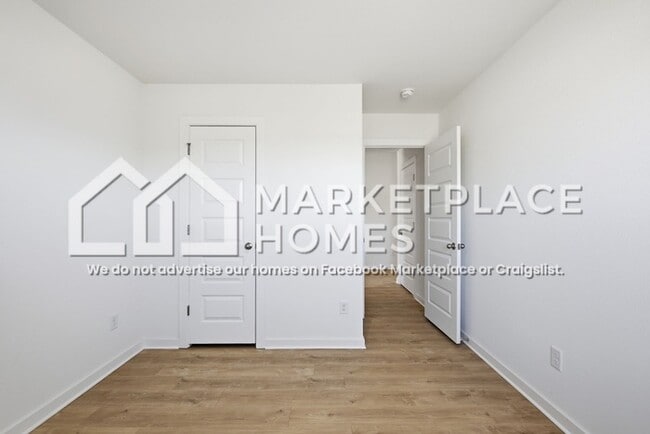 Building Photo - 3040 Laredo Ln