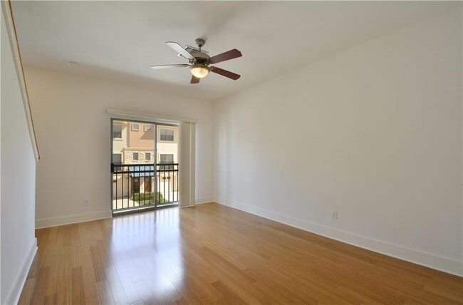 Building Photo - 13420 Lyndhurst St
