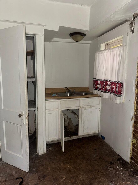 Building Photo - 3738 Sylvan Pl