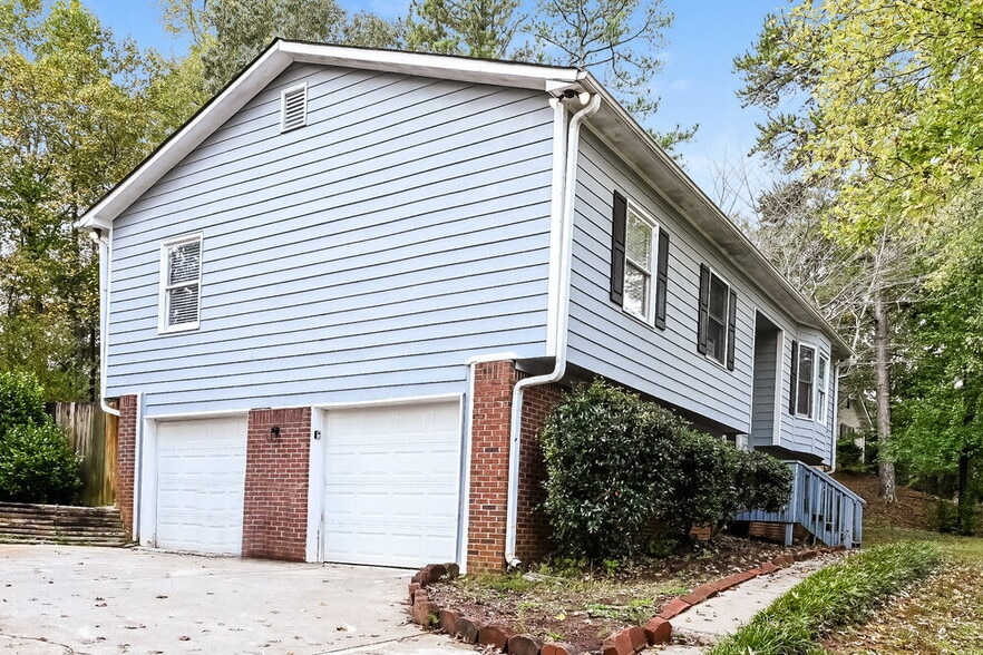 Building Photo - 1411 Hillside Pl SE