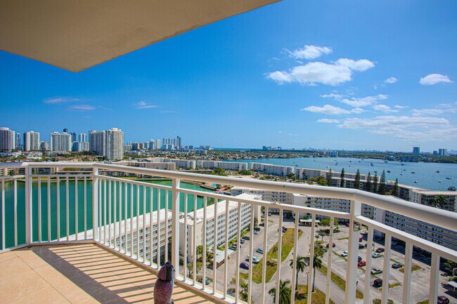 Building Photo - 18021 Biscayne Blvd