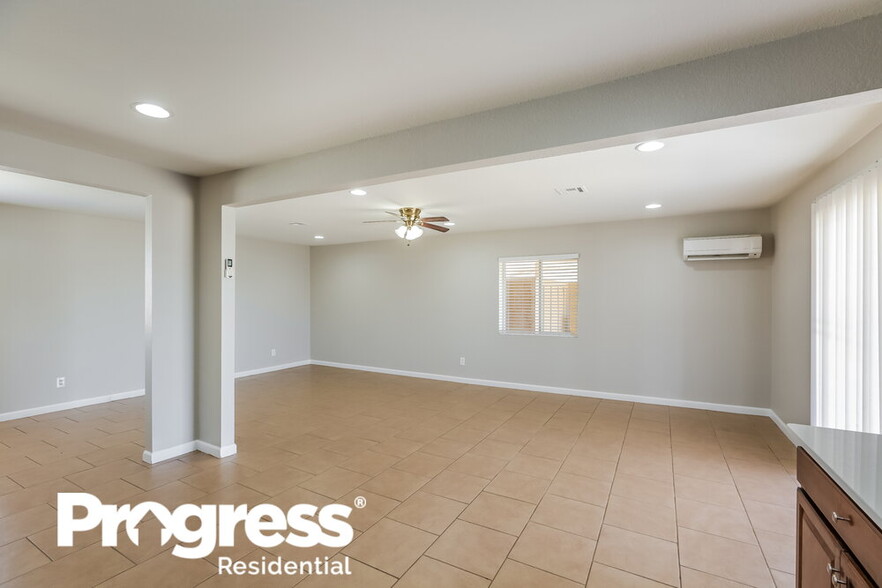 Building Photo - 6017 W Orange Dr