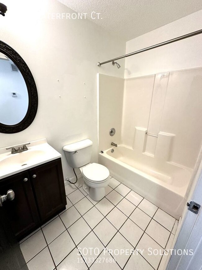 Building Photo - Lovely  3 bedroom, 2 bathroom home located...
