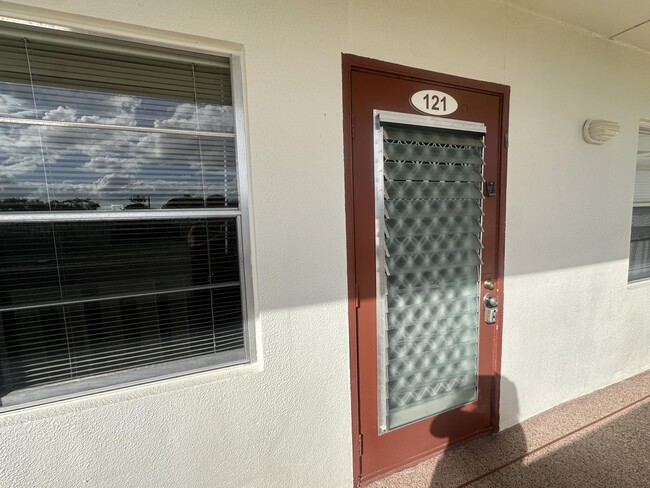 Building Photo - 121 Brighton C