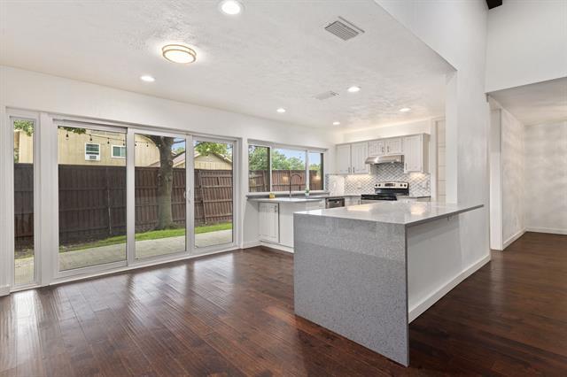 Building Photo - 15751 Mapleview Cir