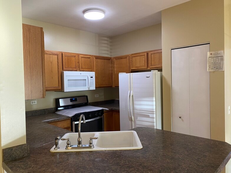 Building Photo - 3275 Stratford Ct