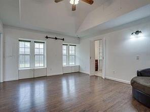 Building Photo - 813 Leslie Ln