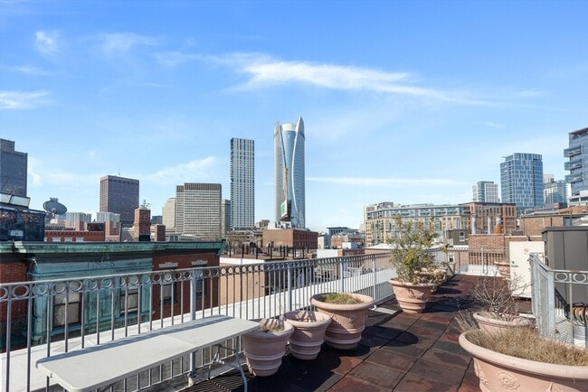 Building Photo - 100 Salem St