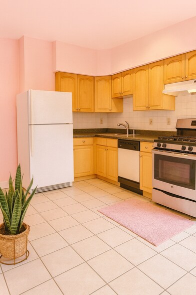 Building Photo - 10 Strathmore Rd