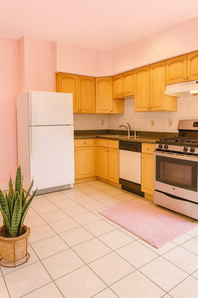 Building Photo - 10 Strathmore Rd