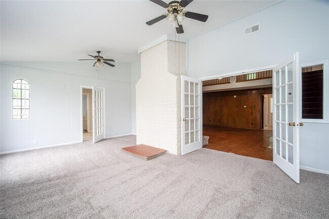 Building Photo - 15319 Paseo Del Rey Dr