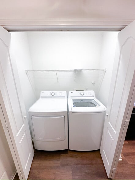 Building Photo - 3738 Cres Gardens Dr