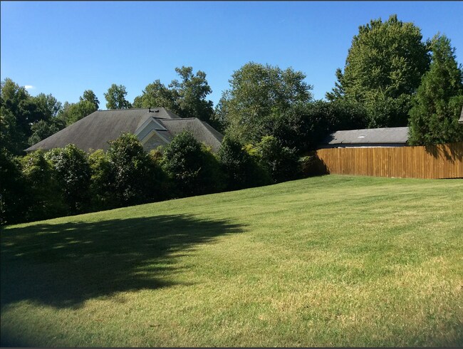 YARD 2 - 5410 Stone Crossing Dr