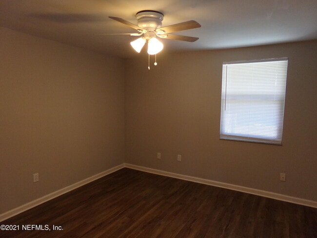 Building Photo - 2652 Sunrise Village Dr