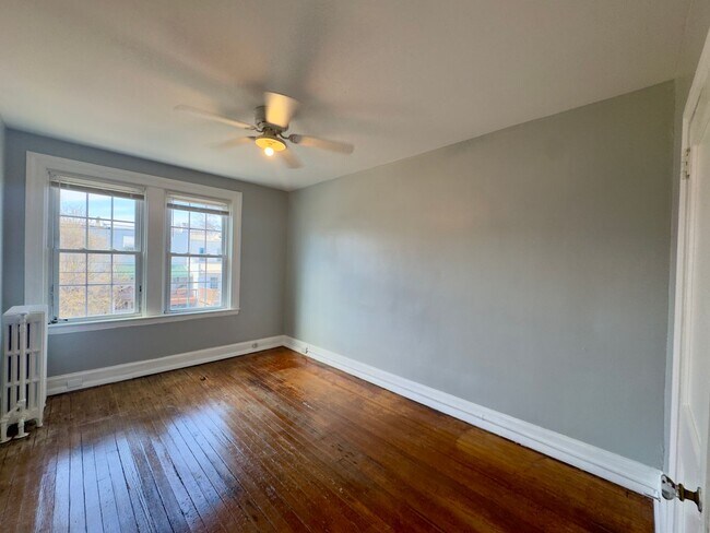 Building Photo - Charming 3 Bedroom/2 Bathroom Townhome in Ednor Gardens-Lakeside, MD!
