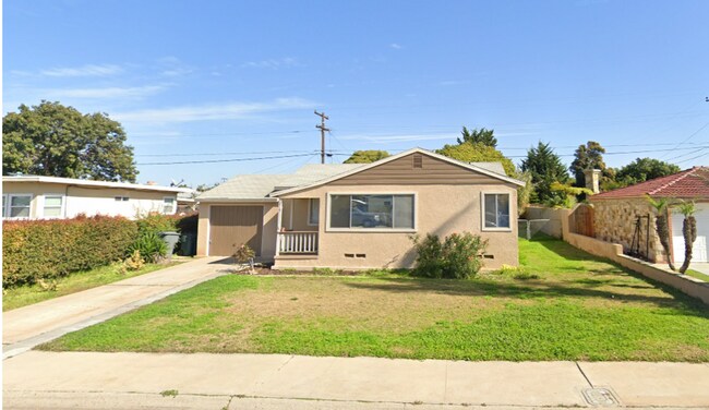 Building Photo - 3BR/1BA Single Family Home (920 SF)