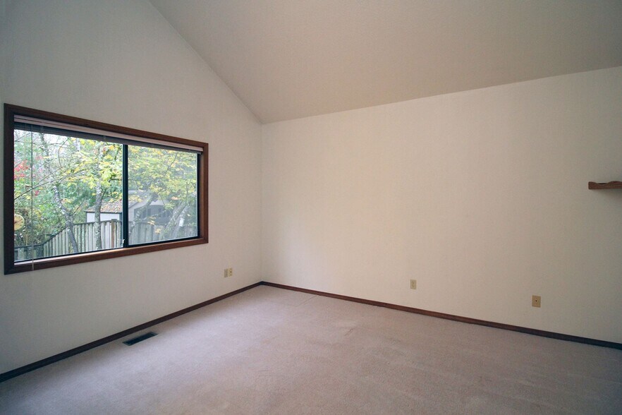 Building Photo - 13360 SW Gallop Ct