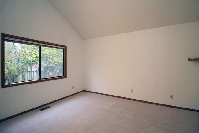 Building Photo - 13360 SW Gallop Ct