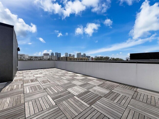 Building Photo - 1302 E Kay St