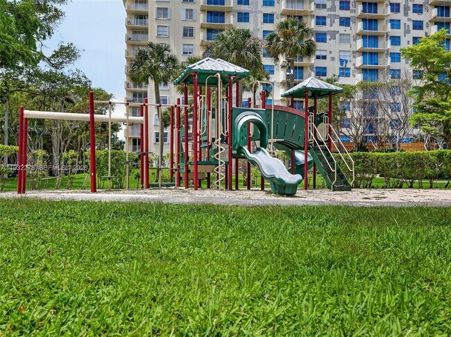 Building Photo - 11113 Biscayne Blvd