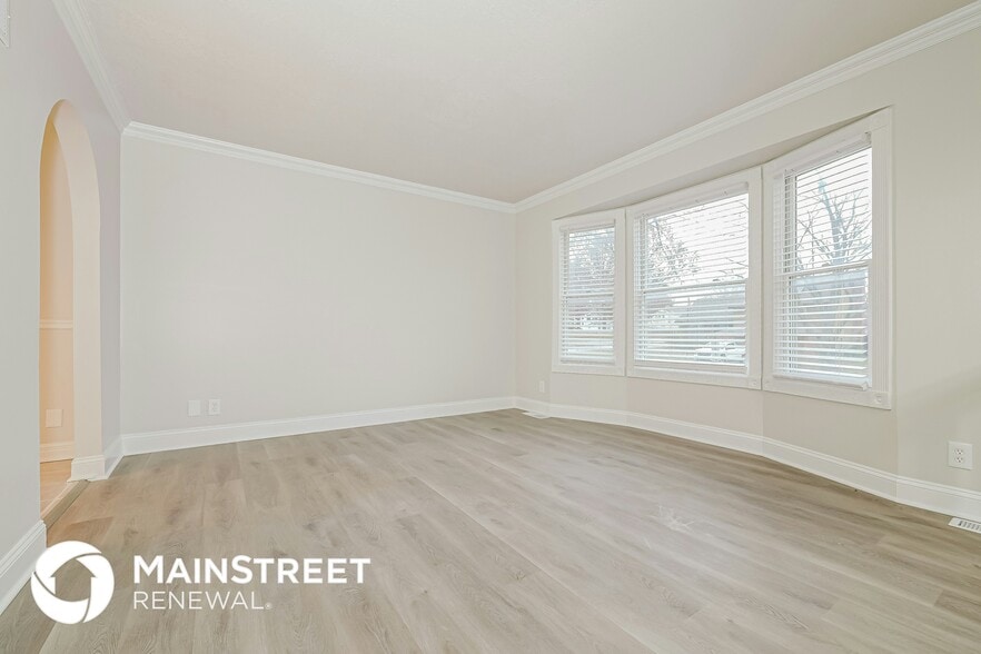 Building Photo - 838 E 125th Terrace