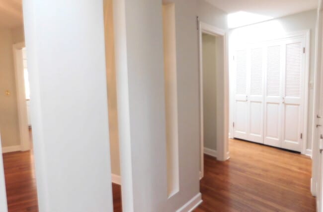 Building Photo - 1117 Summit Hills Ln