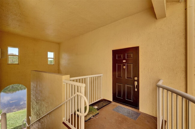 Building Photo - 150 Jacaranda Country Club Dr