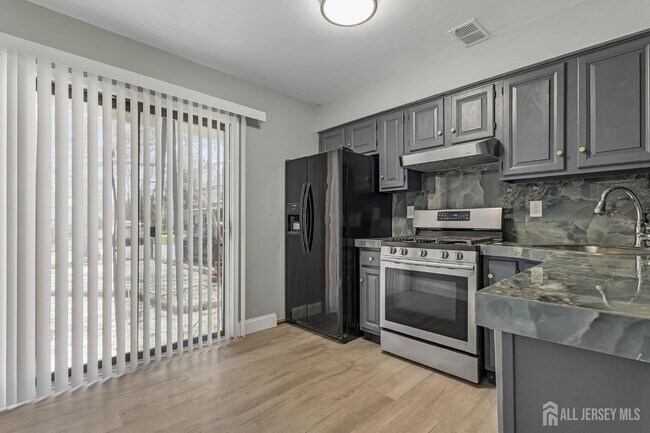 Building Photo - 1216 Thomas Ave