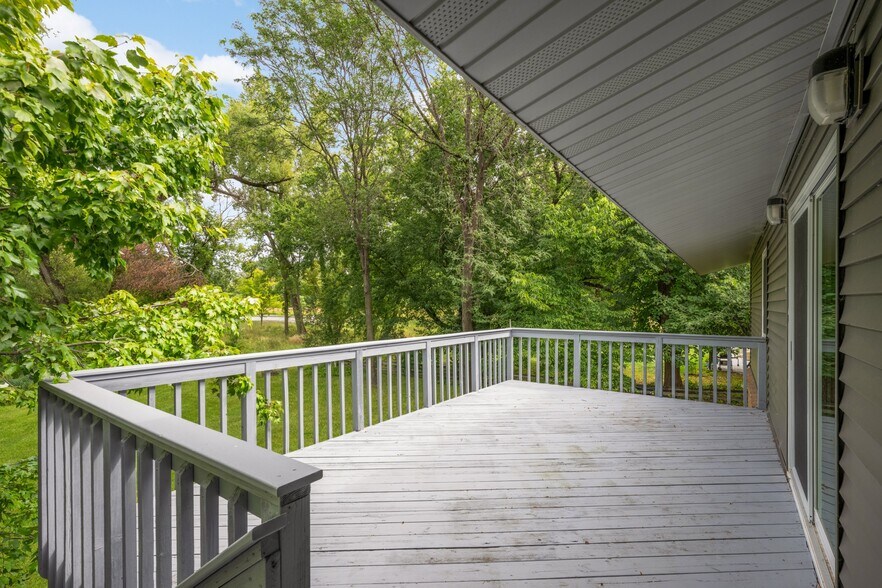 Building Photo - 11004 Oak Knoll Ter N