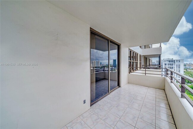 Building Photo - 2500 Parkview Dr