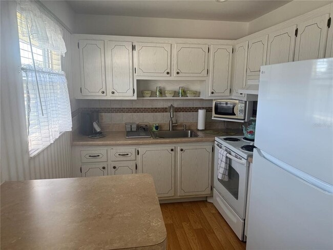 Building Photo - 205 Andover Pl N