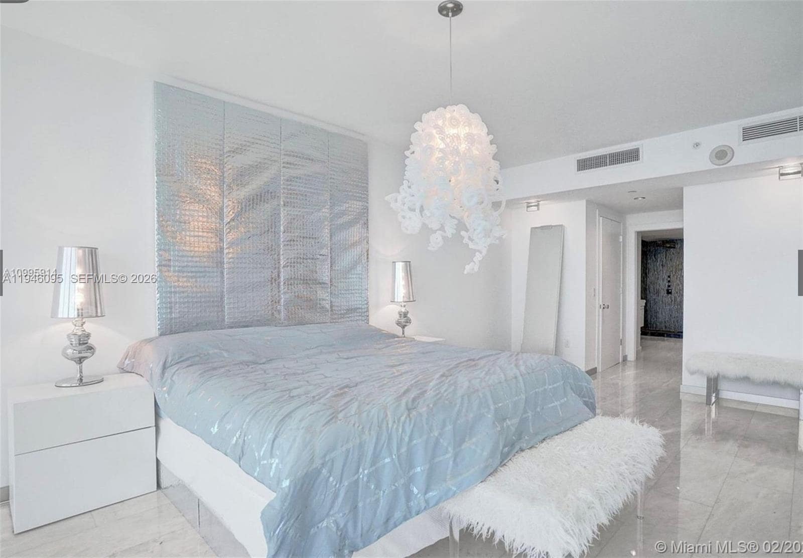 Building Photo - 17001 Collins Ave