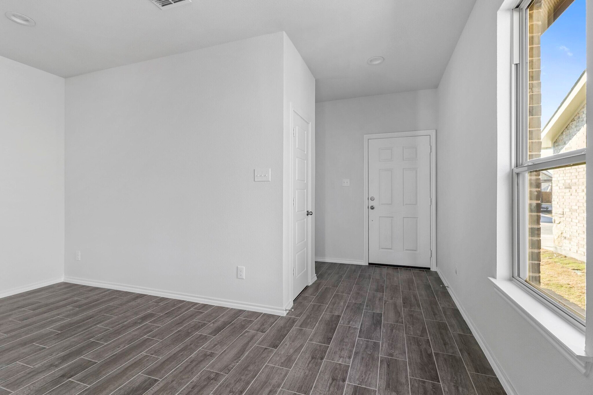 Building Photo - 3308 Dahlia Dr