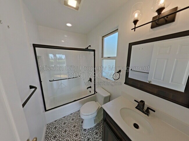 Building Photo - 1424 Salinas Pl